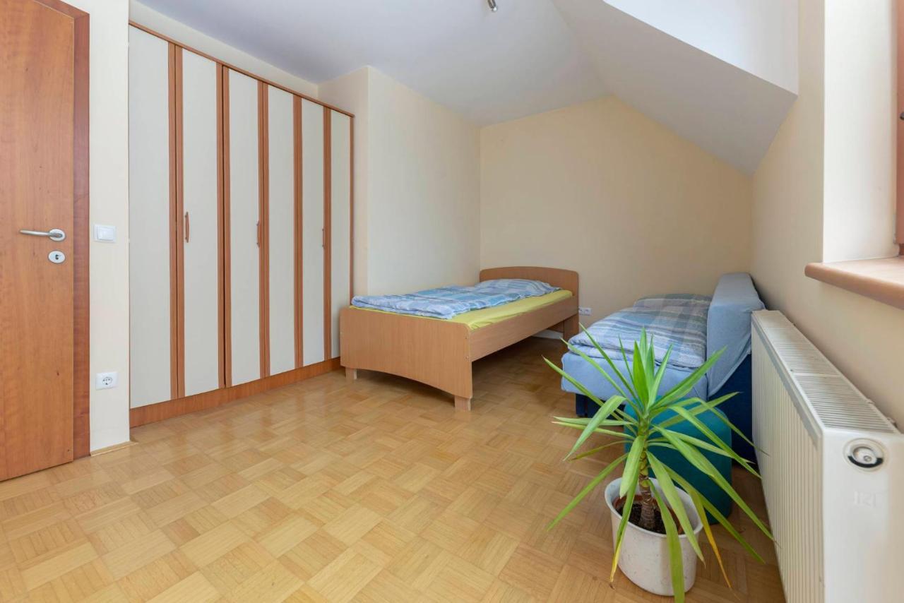 Apartma Ana Preserje  エクステリア 写真