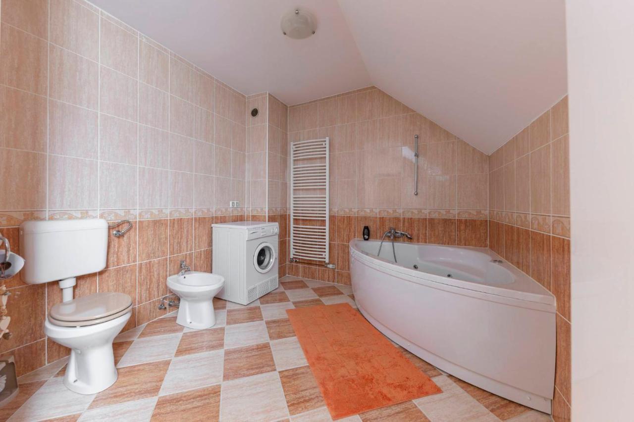 Apartma Ana Preserje  エクステリア 写真