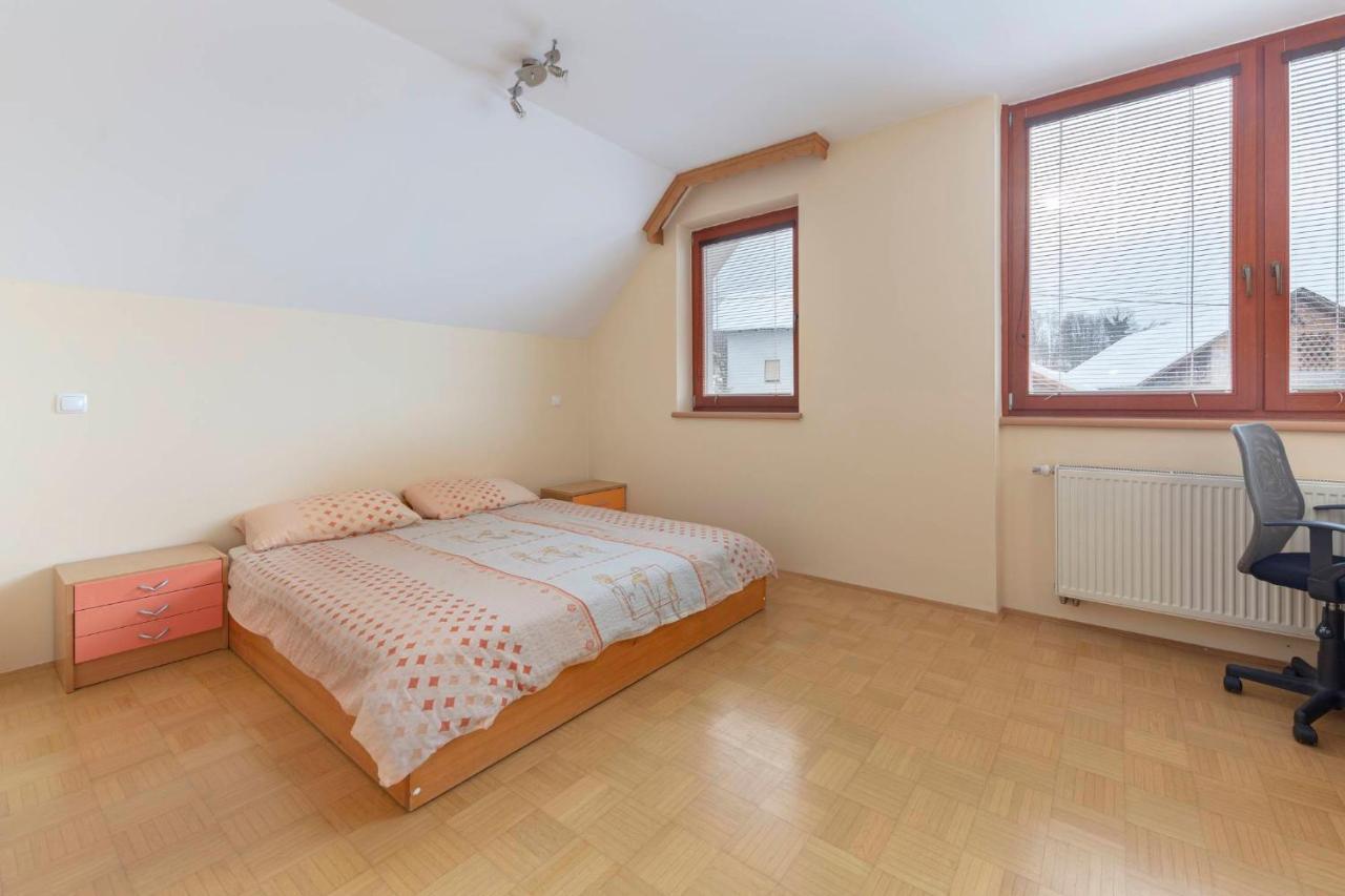 Apartma Ana Preserje  エクステリア 写真