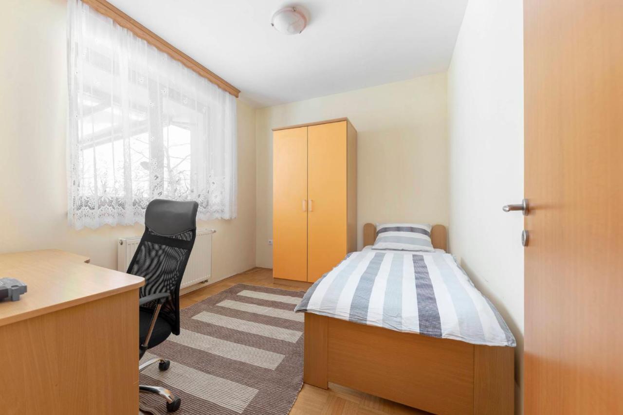 Apartma Ana Preserje  エクステリア 写真