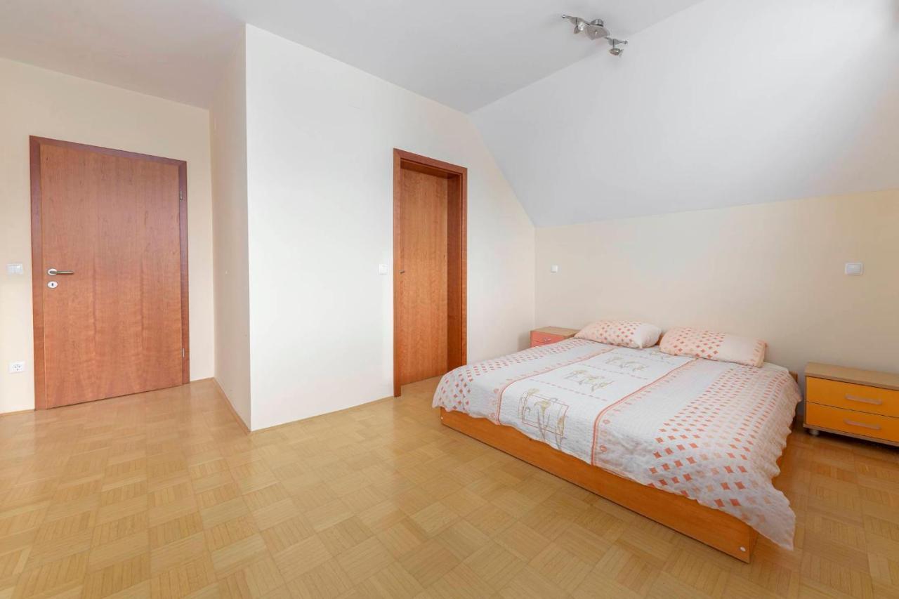 Apartma Ana Preserje  エクステリア 写真